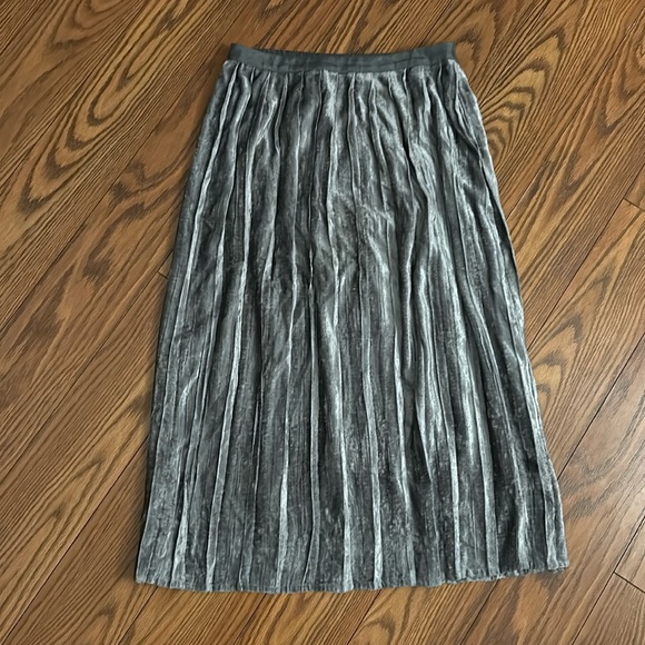Bl-nk London Women’s Velvet Pleated Metallic Midi Skirt Small - Picture 6 of 6